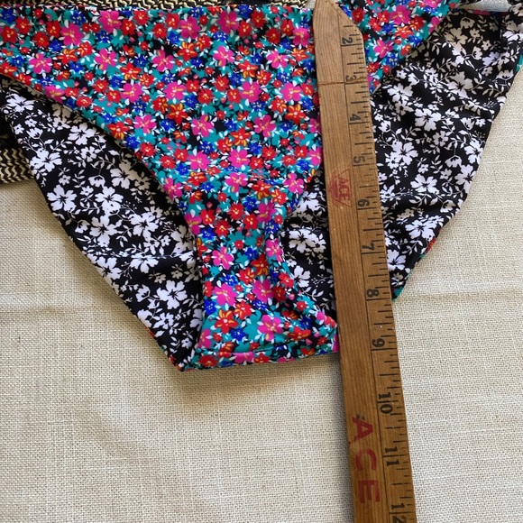 RAISINS Women's Swimwear Bottom Small Lowrider Reversible Pink NEW - Picture 4 of 11